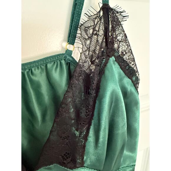 Emerald Green Satin Lace Cami Top – Approx. Size M (Pit to Pit 17") - Picture 2 of 3